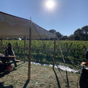 Greenvale Vineyards - Wineries Near Me - Portsmouth, Rhode Island