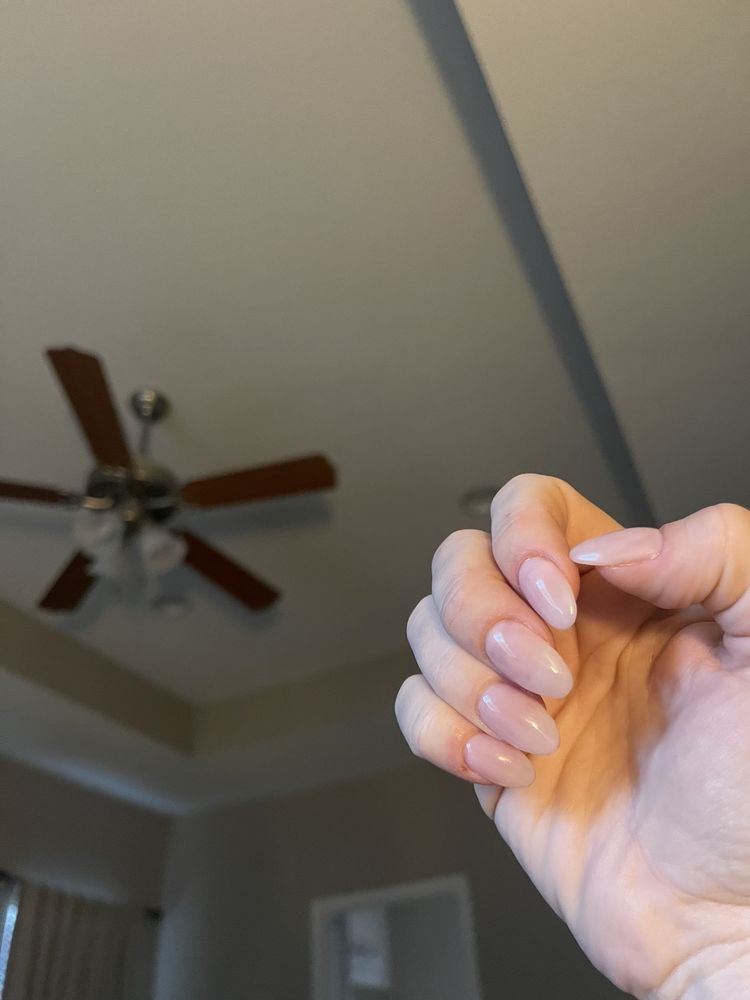 La Nails Logo