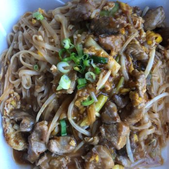 Boomy's - Beef pad Thai - Pubs Near Me - Savannah, Georgia