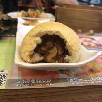添好運 - Baked bun with BBQ pork - Cantonese Near Me - Hong Kong, HK 添好運 - Baked bun with BBQ pork - Cantonese Near Me - Hong Kong, HK
