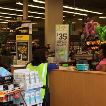 Kroger Food Stores - One of several clusters of lazy staff chatting away while disgruntled customers are bagging their own stuff - Grocery Near Me - Memphis, Tennessee Kroger Food Stores - One of several clusters of lazy staff chatting away while disgruntled customers are bagging their own stuff - Grocery Near Me - Memphis, Tennessee