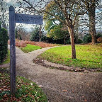 King Henry's Mound - Landmarks & Historical Buildings Near Me - Greater London, XGL