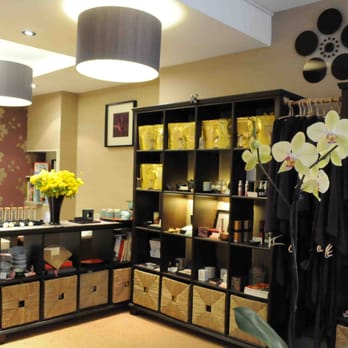 Chi Yu Wellness Centre - Products boutique - reception - Day Spas Near Me - London, XGL Chi Yu Wellness Centre - Products boutique - reception - Day Spas Near Me - London, XGL