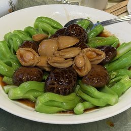 Abalone black mushroom and mustard greens Abalone black mushroom and mustard greens