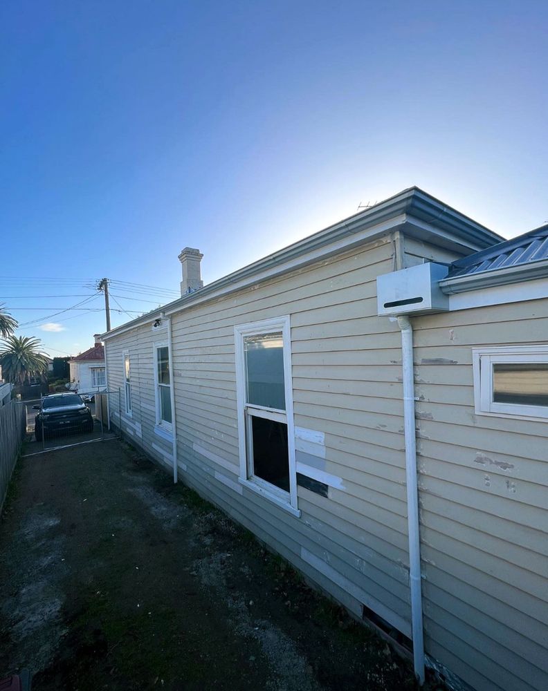 Slide of Castlemont Roofing