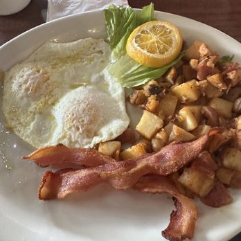 Loru’s Cafe - Breakfast & Brunch Near Me - Camarillo, California Loru’s Cafe - Breakfast & Brunch Near Me - Camarillo, California