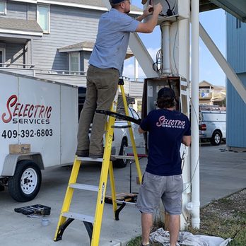 Selectric Services - Replacing a 400 AMP electrical service. West end Galveston. - Electricians Near Me - Galveston, Texas Selectric Services - Replacing a 400 AMP electrical service. West end Galveston. - Electricians Near Me - Galveston, Texas