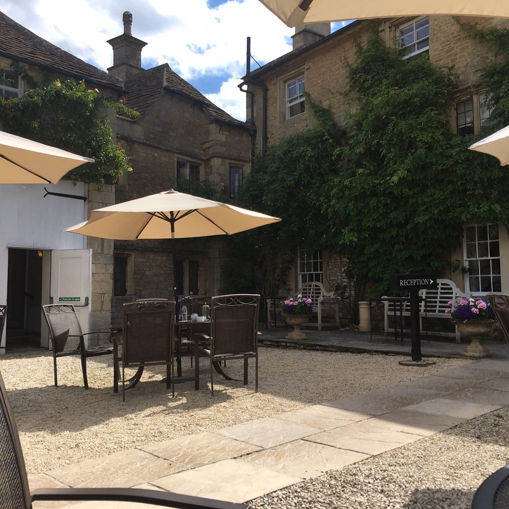 Guyers House Hotel - Outside seating area for the restaurant - Hotels Near Me - Corsham, WIL