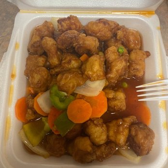 Fu Kung - This is supposedly General Tso's Chicken. It is nothing at all like it. - Chinese Near Me - Valdez, Alaska