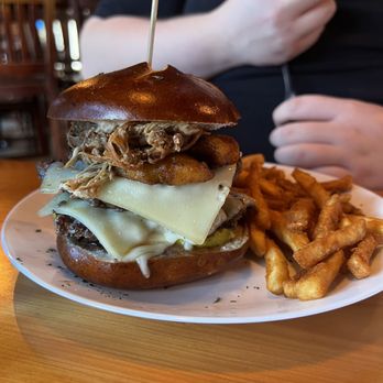 Teak Neighborhood Grill - Cole Trickle Burger - Burgers Near Me - Orlando, Florida