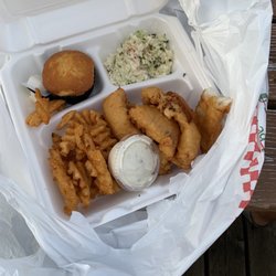 Rugger's Landing Bar & Restaurant & Resort - Fish fry(?)