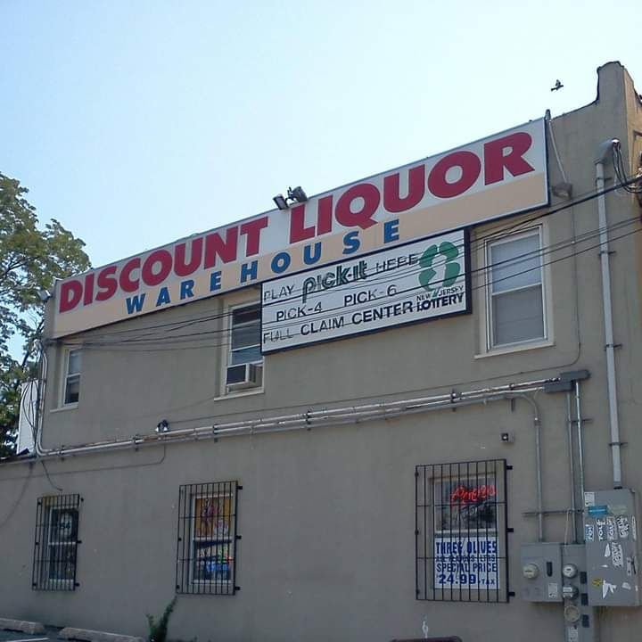 discount liqour warehouse  Logo