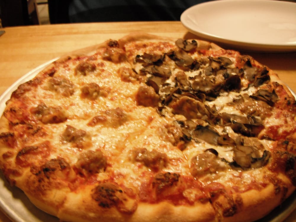 Times Square Bistro Pizzeria 22 Photos 60 Reviews Pizza 605 S 1st St Walker S Point Milwaukee Wi Restaurant Reviews Phone Number Menu