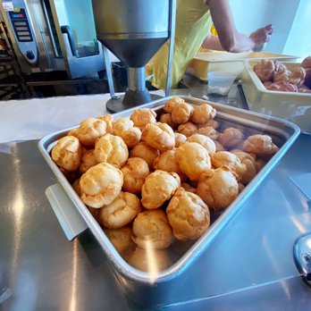Beard Papa's Cream Puffs - Desserts Near Me - Monterey Park, California