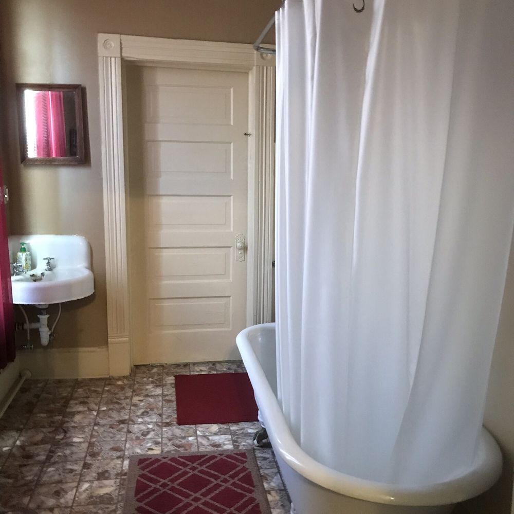 Blessing Hotel - Bath in the honeymoon suite. - Hotels Near Me - Blessing, Texas Blessing Hotel - Bath in the honeymoon suite. - Hotels Near Me - Blessing, Texas