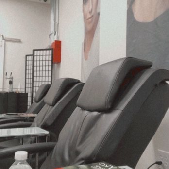 BluSky Salon Suites - Massage chair - Hair Salons Near Me - Leawood, Kansas
