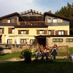 Albergo 'La Capannina' - Al fresco in montagna, la mattina si legge il giornale