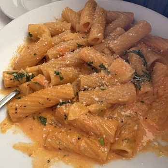 Peppinos - Rigatoni Vodka - Italian Near Me - Marlboro, New Jersey