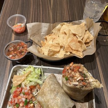 Uno Más - Chips and salsa Carne Asada burrito - Mexican Near Me - Las Vegas, Nevada Uno Más - Chips and salsa Carne Asada burrito - Mexican Near Me - Las Vegas, Nevada