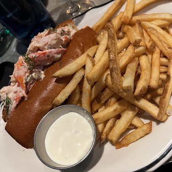 Pearl's Deep Dive - Lobster roll  would get again - Cocktail Bars Near Me - Royal Oak, Michigan