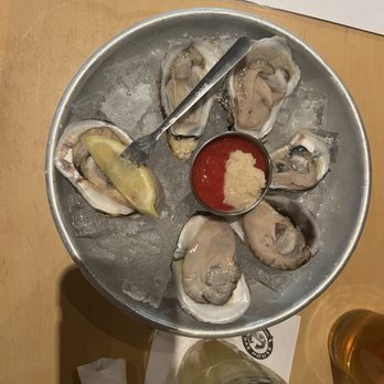 Charleston Crab House - Chilled Raw Oysters - half dozen - Seafood Near Me - Charleston, South Carolina