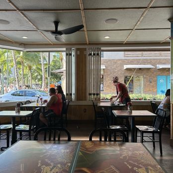 Cheeseburger In Paradise - Dining area with open air windows - Burgers Near Me - Honolulu, Hawaii