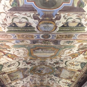 Gli Uffizi - Ceiling of the museum trimmed with gold where sone of the famous artists self portraits are displayed - Museums Near Me - Florence, FI Gli Uffizi - Ceiling of the museum trimmed with gold where sone of the famous artists self portraits are displayed - Museums Near Me - Florence, FI