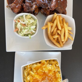 Morrison - Burbank - BBQ Rack of Ribs with Mac and Cheese - Gastropubs Near Me - Burbank, California Morrison - Burbank - BBQ Rack of Ribs with Mac and Cheese - Gastropubs Near Me - Burbank, California