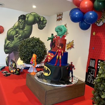 Queen of Cakes - Super hero cake - Bakeries Near Me - Edina, Minnesota Queen of Cakes - Super hero cake - Bakeries Near Me - Edina, Minnesota