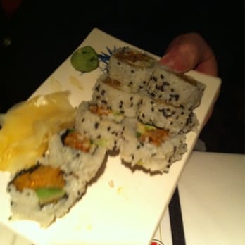 Max's Trumbull Kitchen - Dynamite Roll - New American Near Me - Hartford, Connecticut