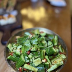 Cucumber with garlic sauce
