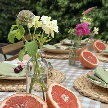 Rosebud’s Bloom Haus - Grapefruit + florals = the prettiest way to dress up a table. - Floral Designers Near Me Rosebud’s Bloom Haus - Grapefruit + florals = the prettiest way to dress up a table. - Floral Designers Near Me