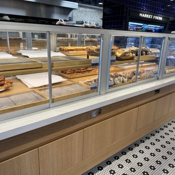 Paris Baguette - Bakeries Near Me - Tukwila, Washington
