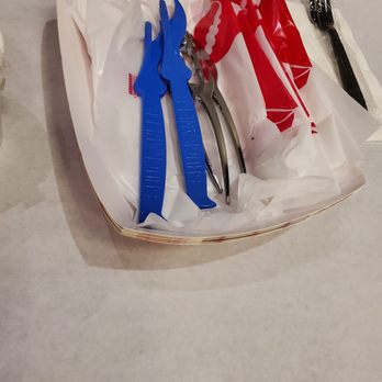 Ocean 9 Crab - Bibs and utensils - Seafood Near Me - Antioch, California
