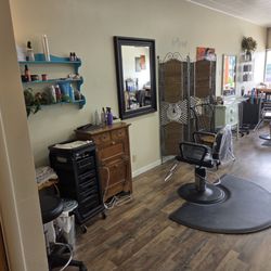 Solos Salon