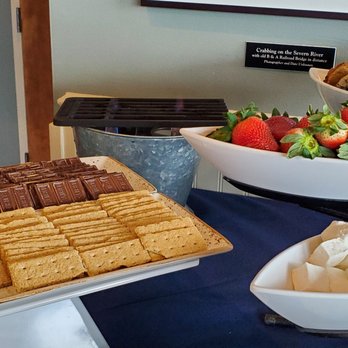 Severn Inn - Make your own S'mores - Seafood Near Me - Annapolis, Maryland