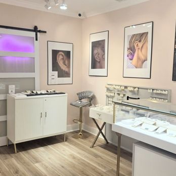 Jasel Jewelry - Piercings in the back room - Jewelry Near Me - Tampa, Florida Jasel Jewelry - Piercings in the back room - Jewelry Near Me - Tampa, Florida