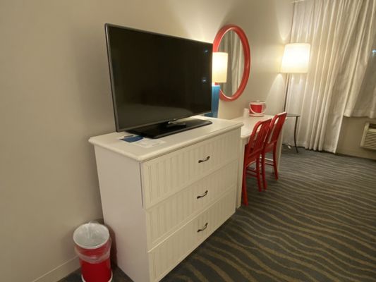 Hotel Breakers by null