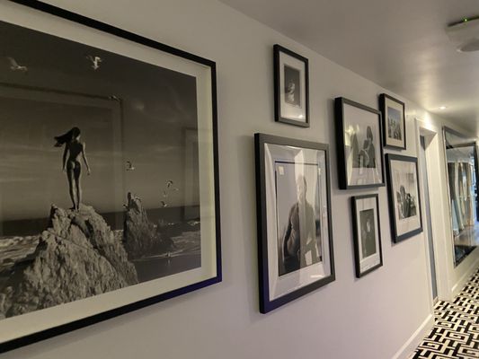 The Crescent Hotel Beverly Hills, Sonder by null