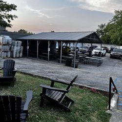Dreaming Creek Brewery - Outdoor seating