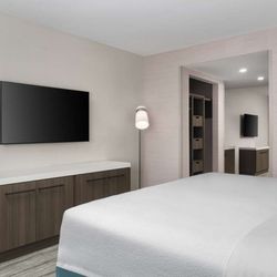 Hilton Garden Inn Kennett Square - Guest room