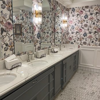 The Driskill Bar - Restroom near bar - Lounges Near Me - Austin, Texas