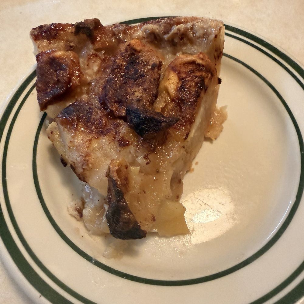 Bud's Restaurant - Warm Apple Pie - Diners Near Me - Defiance, Ohio