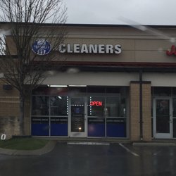 Franklin Cleaners - Store front (in the rain - sorry)