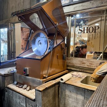 The Geode Shop - Geode cutter - Gemstones & Minerals Near Me - Buena Park, California