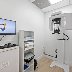 Miami Beach Smiles | Tommy Gaertner, DMD