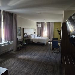 Holiday Inn Express & Suites Woodland Hills