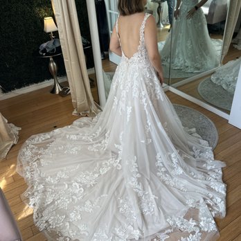 Masako Bridal - Glad lillian west dress was still available. It flowed with my modern boho floral arrangement I had. - Bridal Near Me - Honolulu, Hawaii Masako Bridal - Glad lillian west dress was still available. It flowed with my modern boho floral arrangement I had. - Bridal Near Me - Honolulu, Hawaii