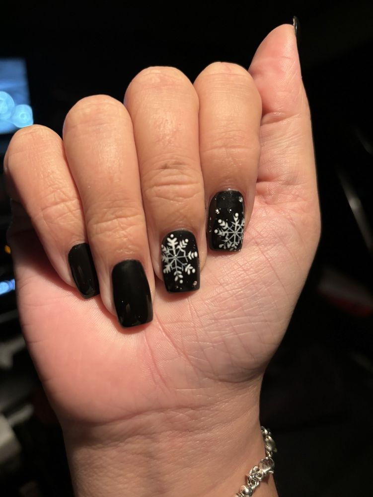 NAILS IN A BOTTLE Updated September 2024 10 Photos 111 Main St