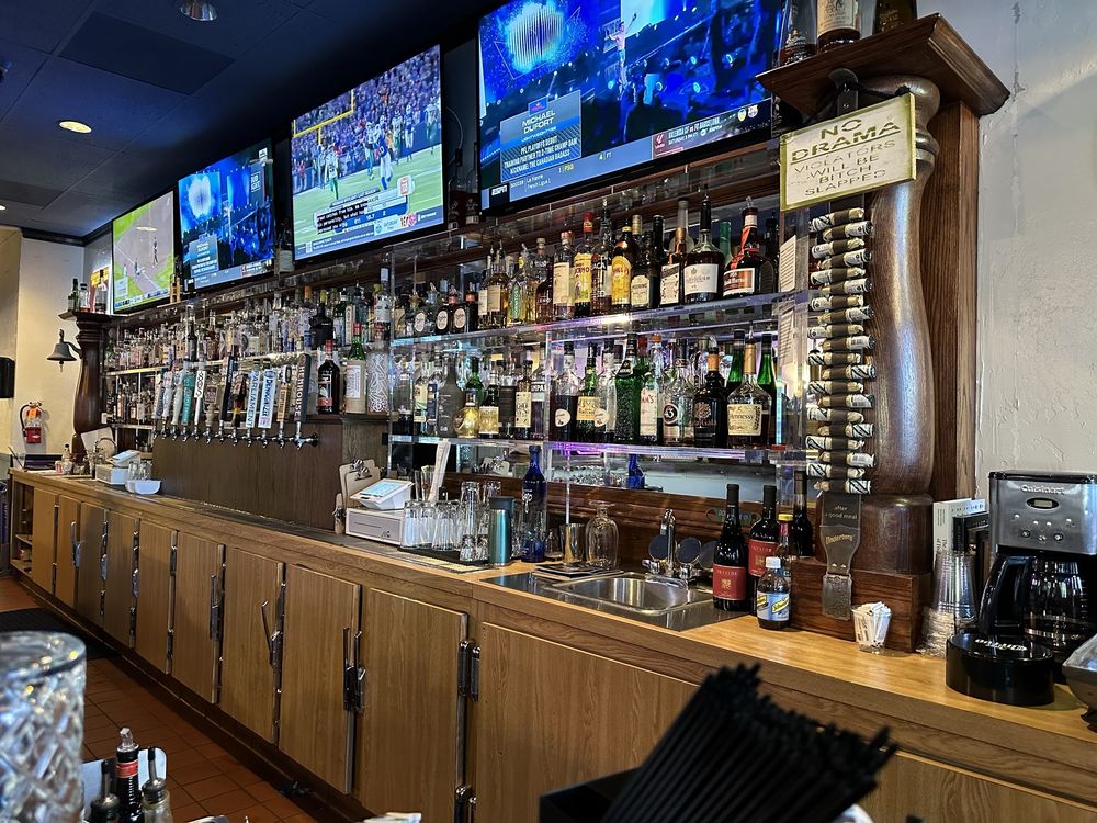 The Clubhouse Bar & Grill - Photo 2